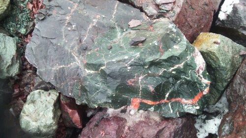 Гигантские зелёные валуны для ландшафтного дизайна весом более 5 тонн купить в Брянской области