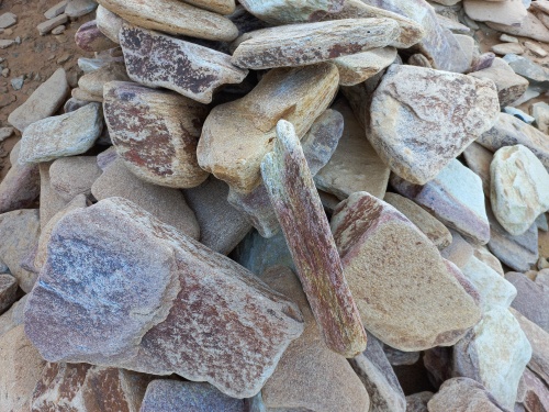 Златолит жёлтый, жёлто-зелёный глыбки и валуны для ланшафтного дизайна купить в Брянской области