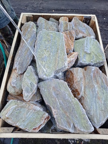 Златолит жёлтый, жёлто-зелёный глыбки и валуны для ланшафтного дизайна купить в Брянской области
