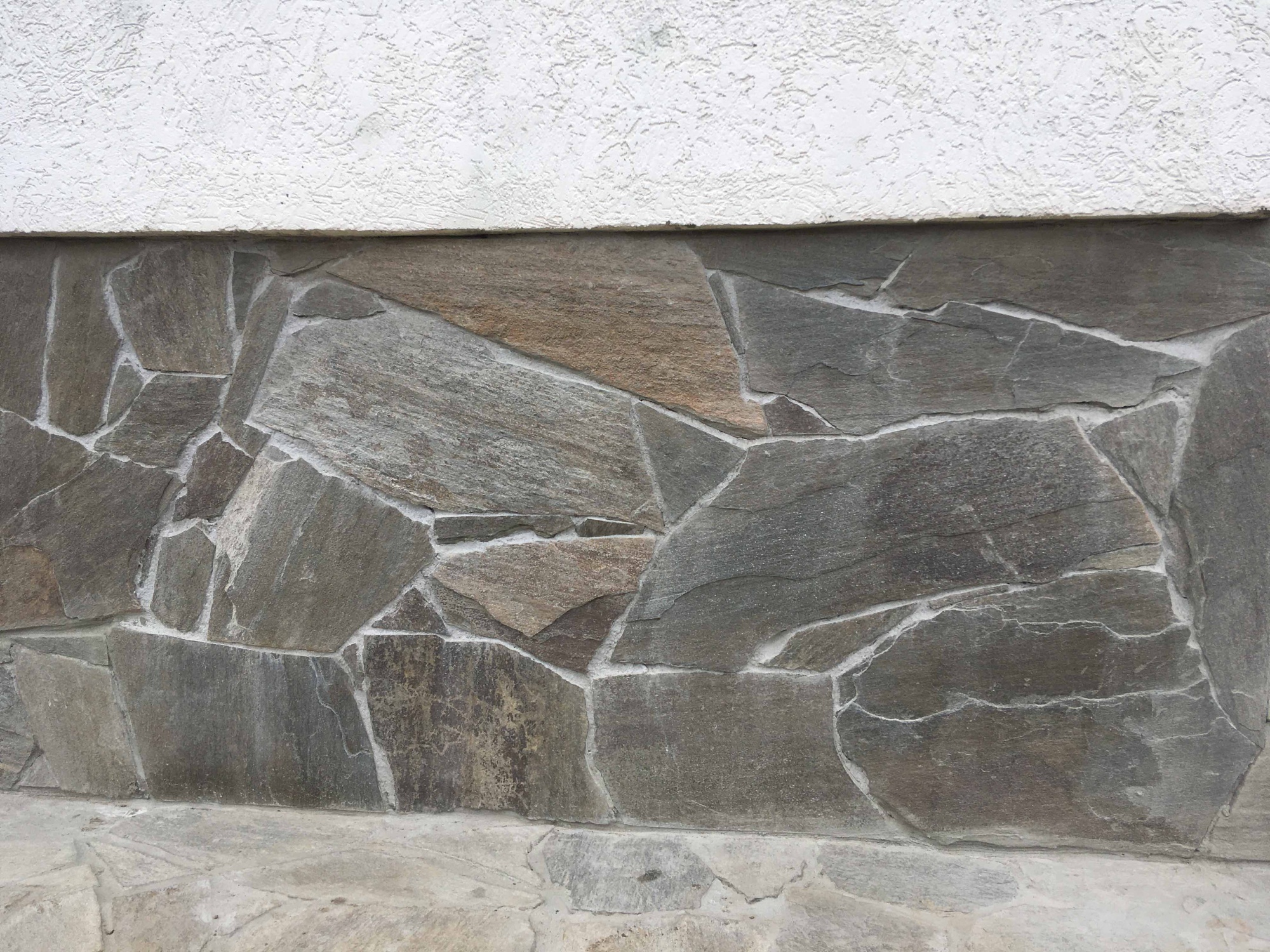 Плитняк златолит Уральский для цоколя, отмостки купить в Брянской области