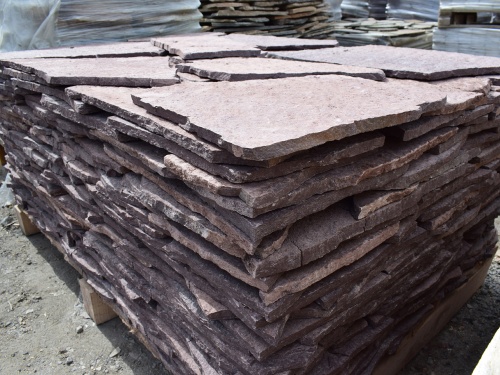 Плитняк лемезит бордовый для облицовки цоколя 20-25 мм  купить в Брянской области