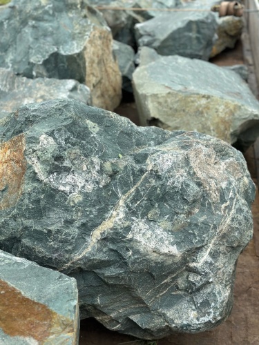 Камни для ландшафтного дизайна зелёные 10-60 килограмм купить в Брянской области