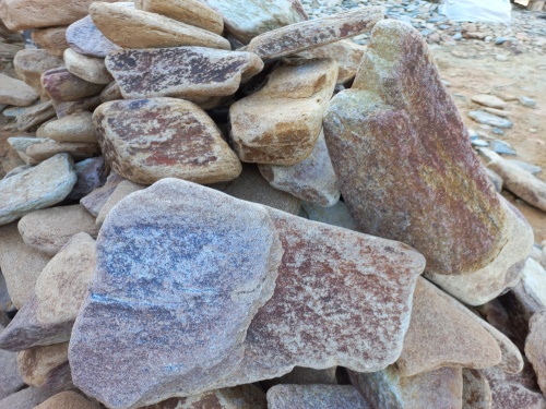 Златолит жёлтый, жёлто-зелёный глыбки и валуны для ланшафтного дизайна купить в Брянской области