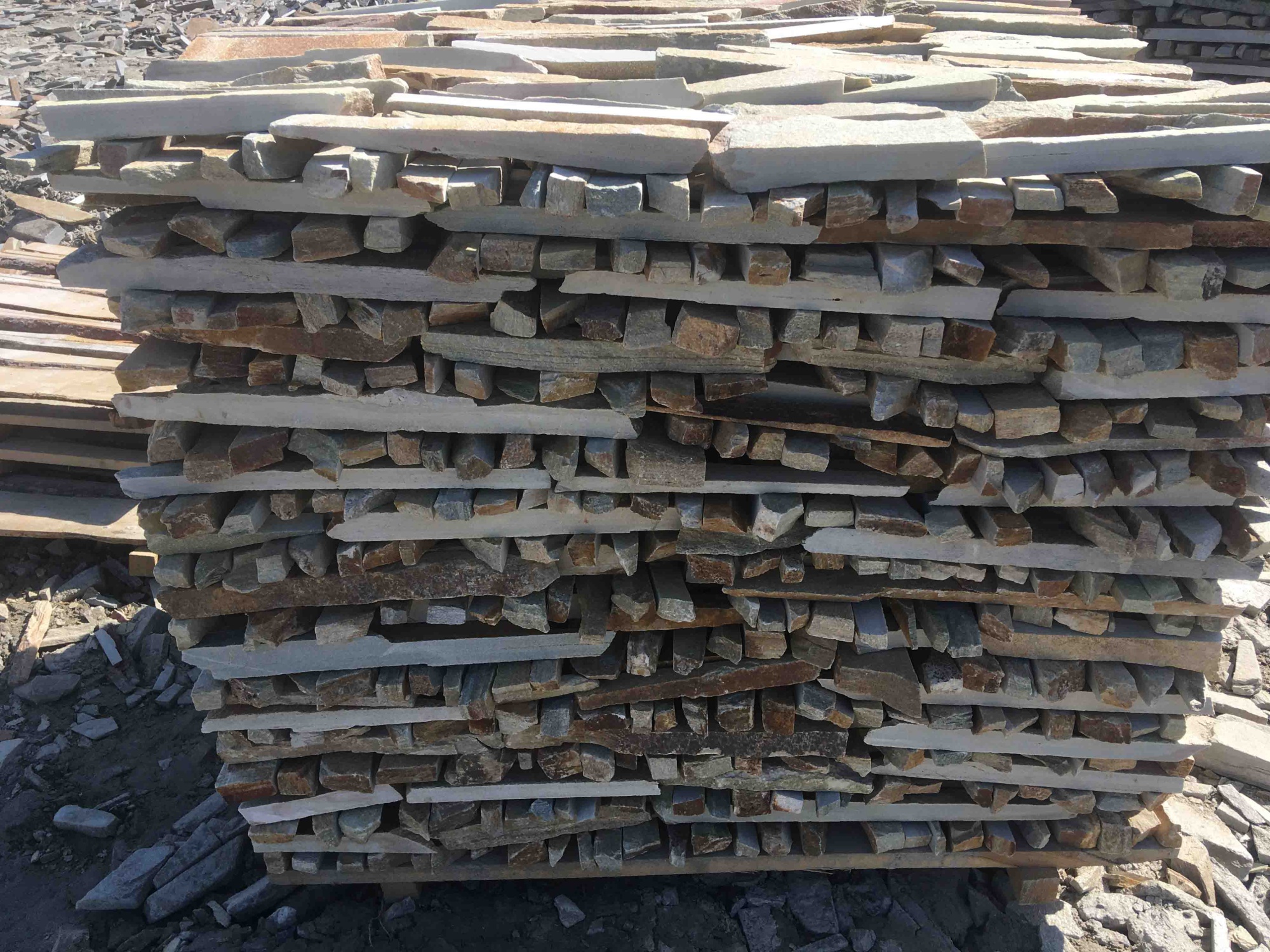 Горбушка златолит золотистый для облицовки купить в Брянской области