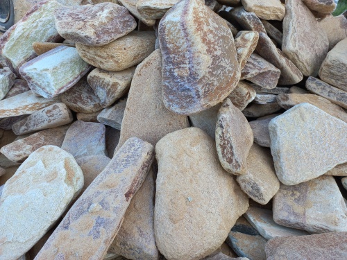 Златолит жёлтый, жёлто-зелёный глыбки и валуны для ланшафтного дизайна купить в Брянской области