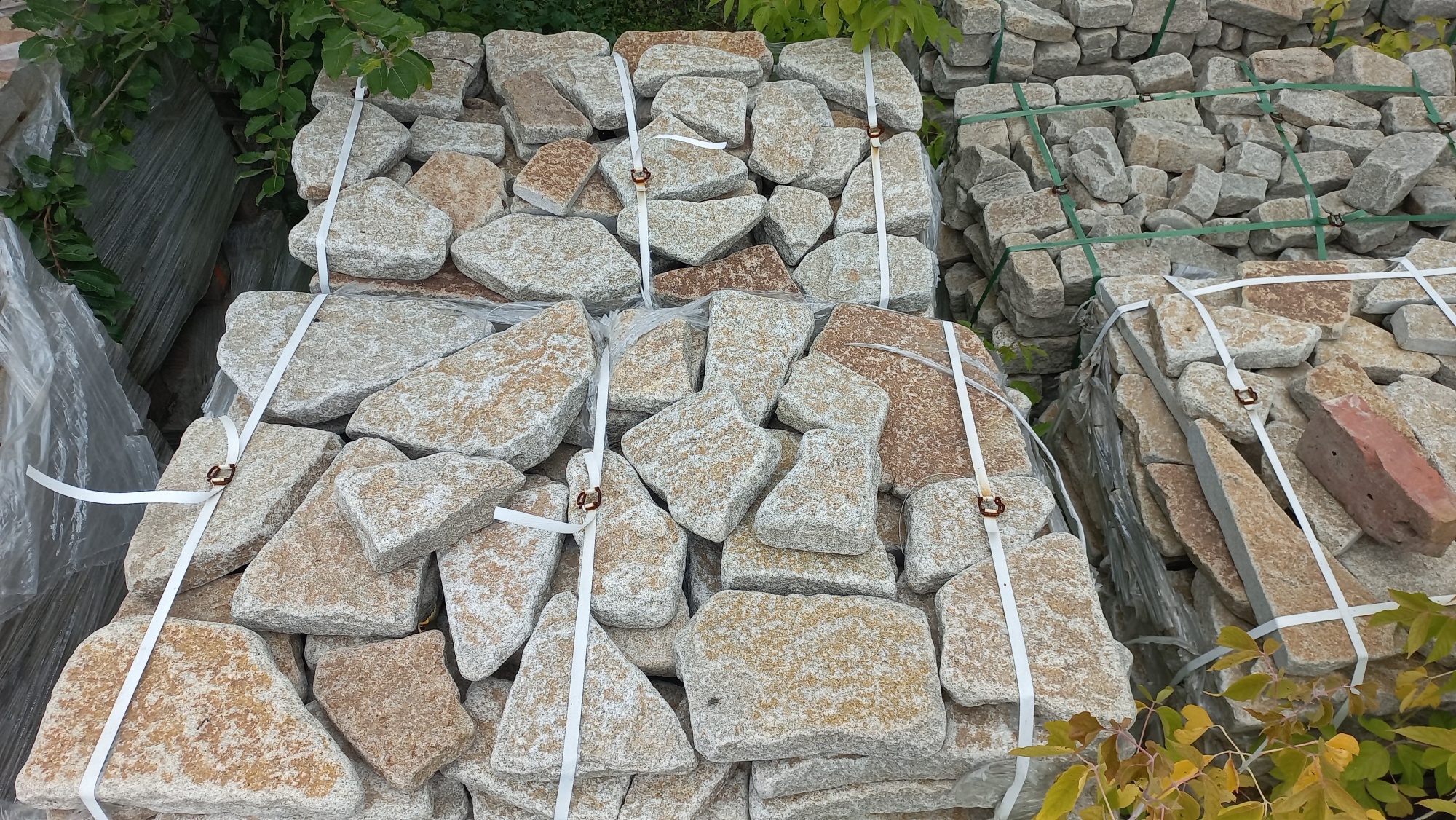 Гранитный плитняк галтованный для мощения купить в Брянской области