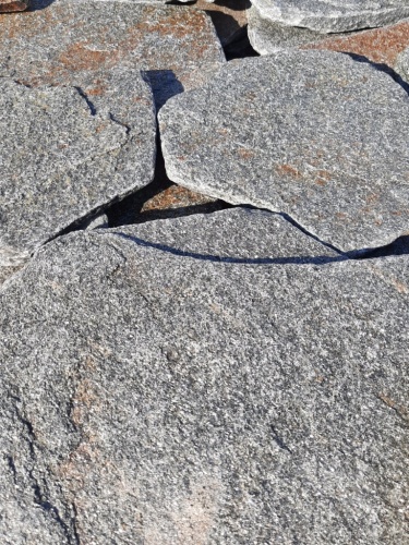 Златолит серебристый галтованный для лестниц купить в Брянской области