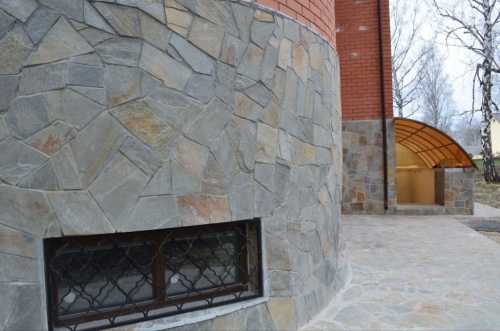 Плитняк златолит Уральский для цоколя, отмостки купить в Брянской области